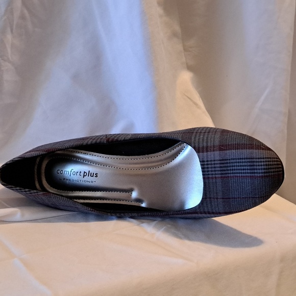 Low heels/pumps,COMFORT PLUS, size 9.5, Gray and Maroon. CUTE! - Picture 4 of 4